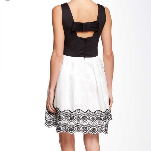 Sleeveless Embroidered Hem Floral Dress - Picture 3 of 7